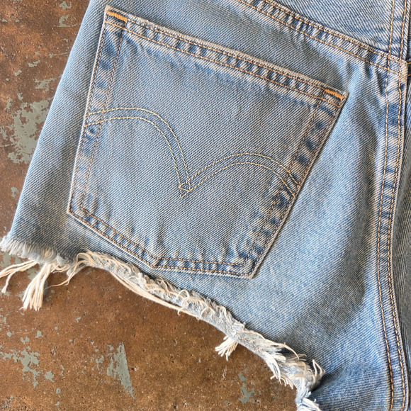 Levis 501 Jean Shorts Size 24 Distressed Denim Button Fly Shorty Cut Offs Womens - Picture 7 of 11